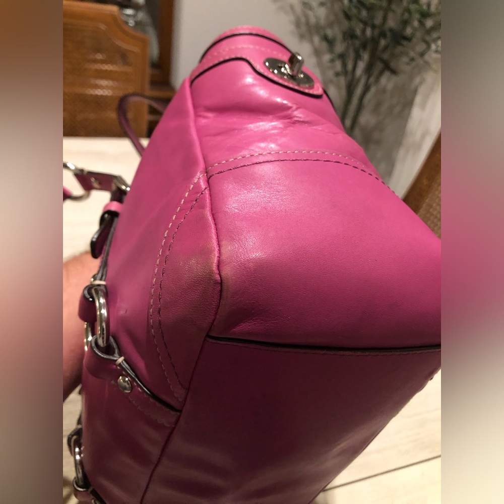 COACH F12343 PINK/MAGENTA LEATHER GALLERY EAST WEST TOTE WITH HANGTAG - Picture 6 of 16